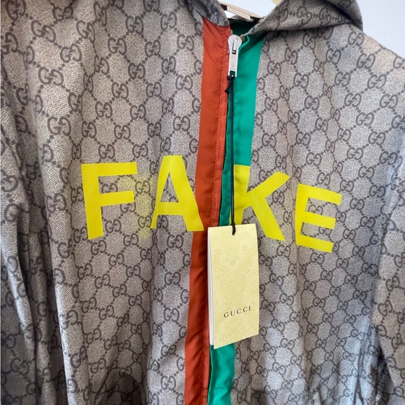 GUCCI - Picture 1 of 4